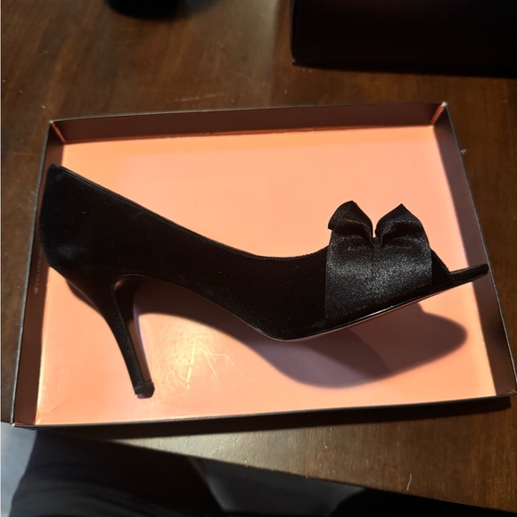 Size 9.5 Nina Black Suede Peep Toe Heels - Picture 3 of 5